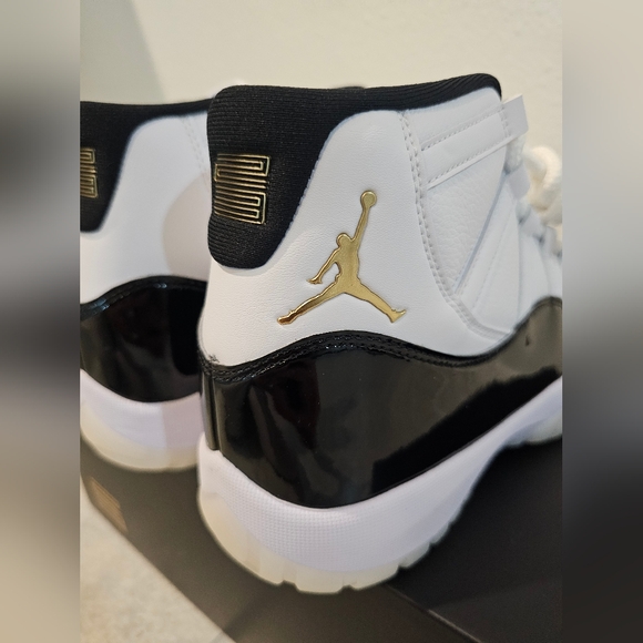 NIB Air Jordan 11 Retro 'Gratitude/Defining Moments'- Mens 10.5 - Picture 2 of 12